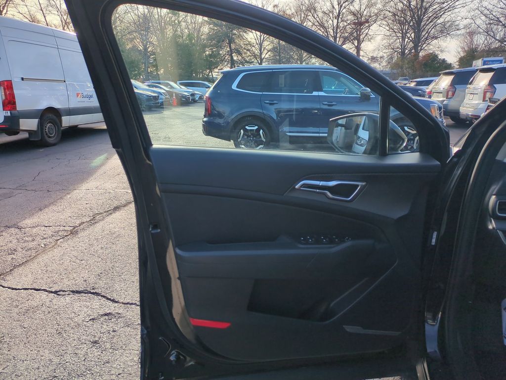 Thumbnail: 2024 Kia Sportage - 11