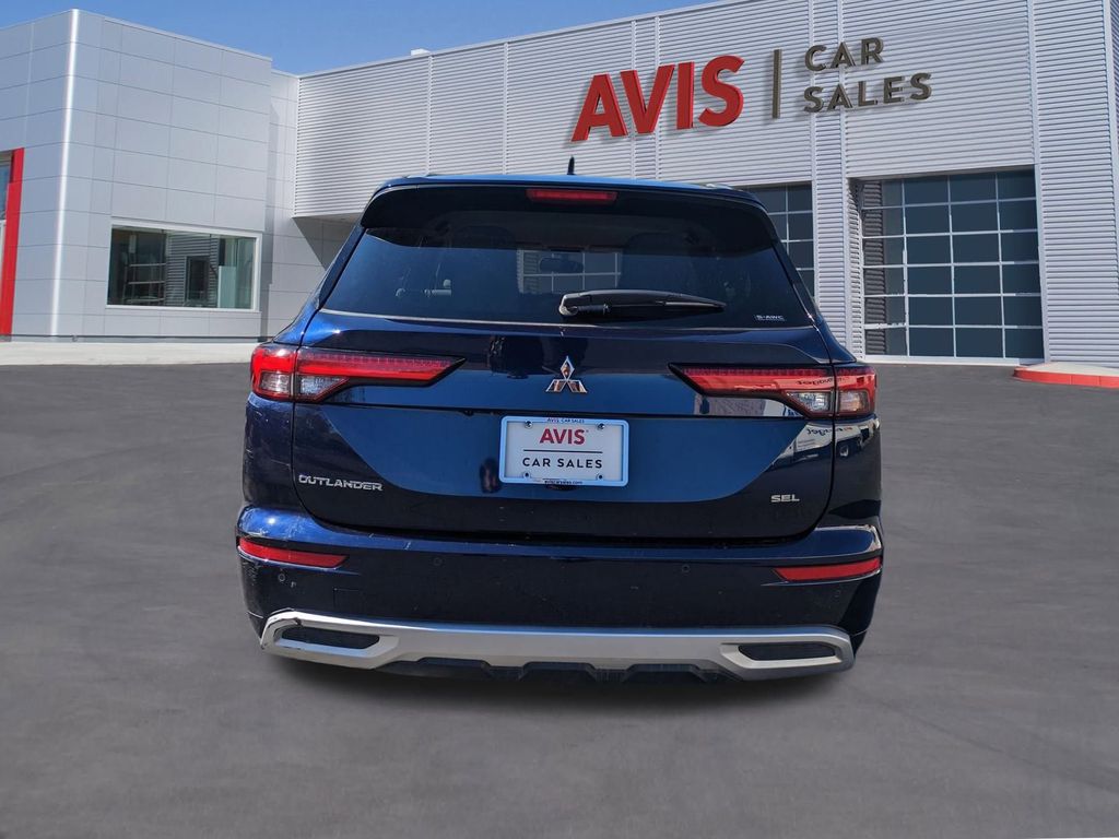 Thumbnail: 2024 Mitsubishi Outlander - 7