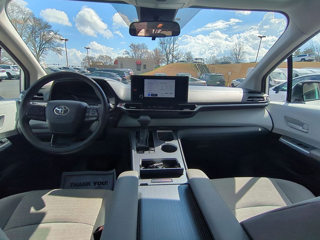 Thumbnail: 2025 Toyota Sienna - 26