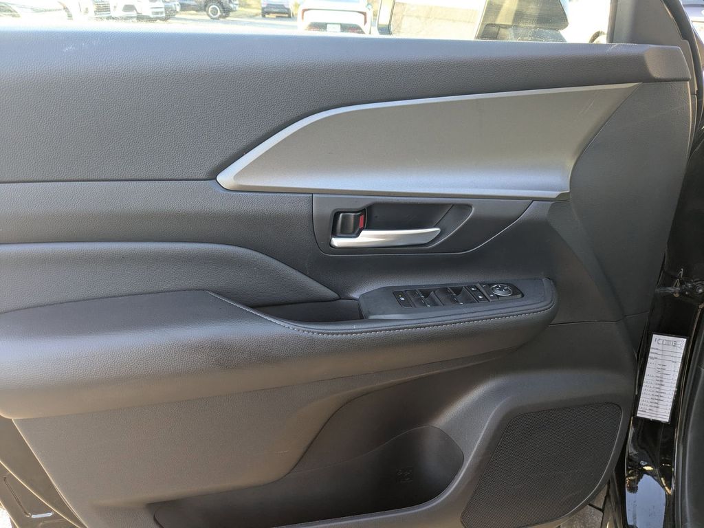 Thumbnail: 2025 Toyota Grand Highlander - 11