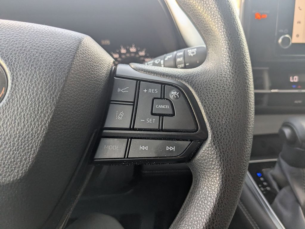 Thumbnail: 2025 Toyota Sienna - 17