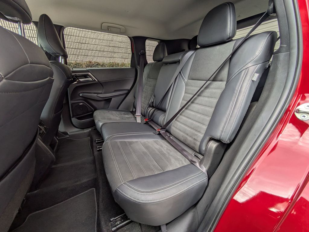 Thumbnail: 2025 Mitsubishi Outlander - 28