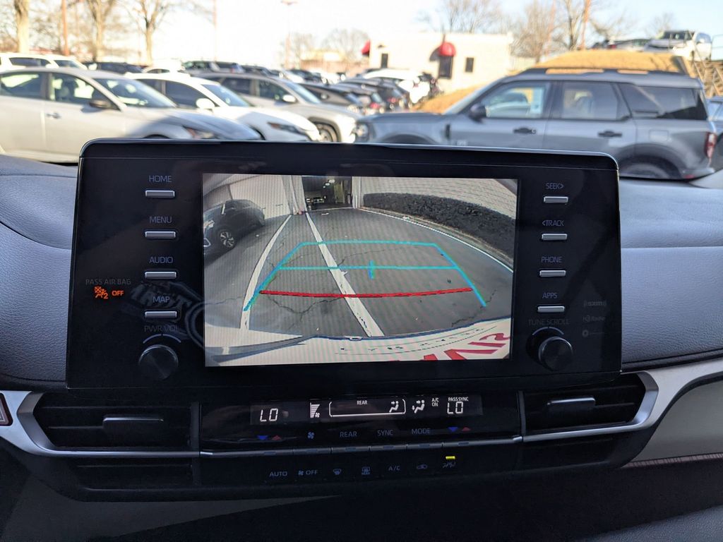 Thumbnail: 2024 Toyota Sienna - 17