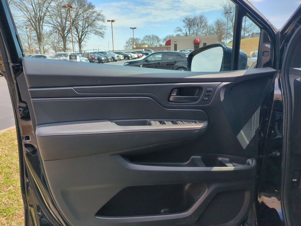 Thumbnail: 2025 Honda Odyssey - 13