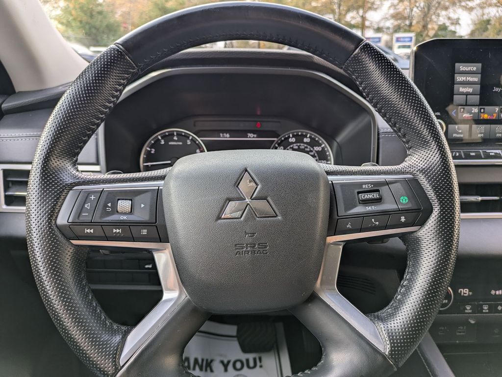 Thumbnail: 2024 Mitsubishi Outlander - 16