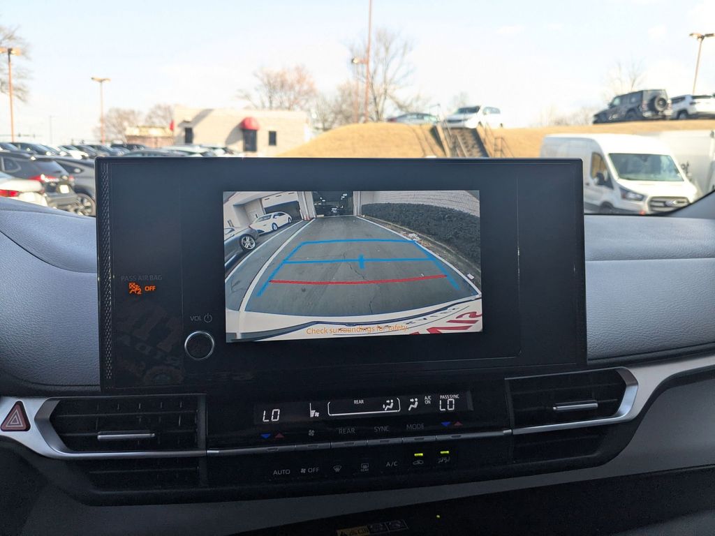 Thumbnail: 2025 Toyota Sienna - 18