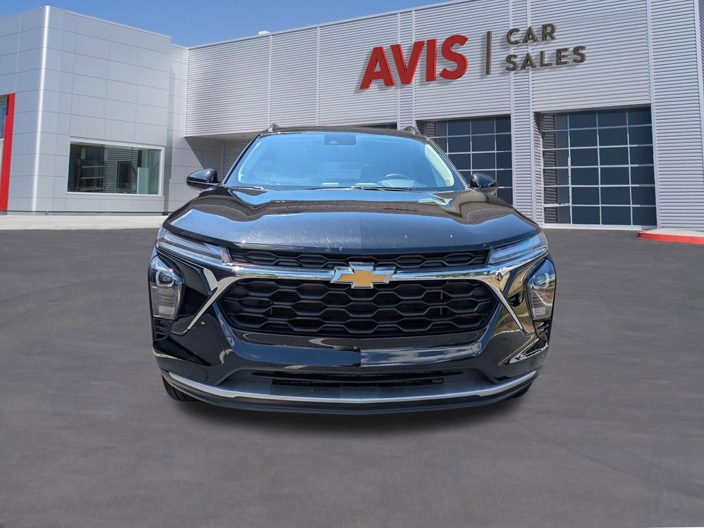 Thumbnail: 2025 Chevrolet Trax - 2