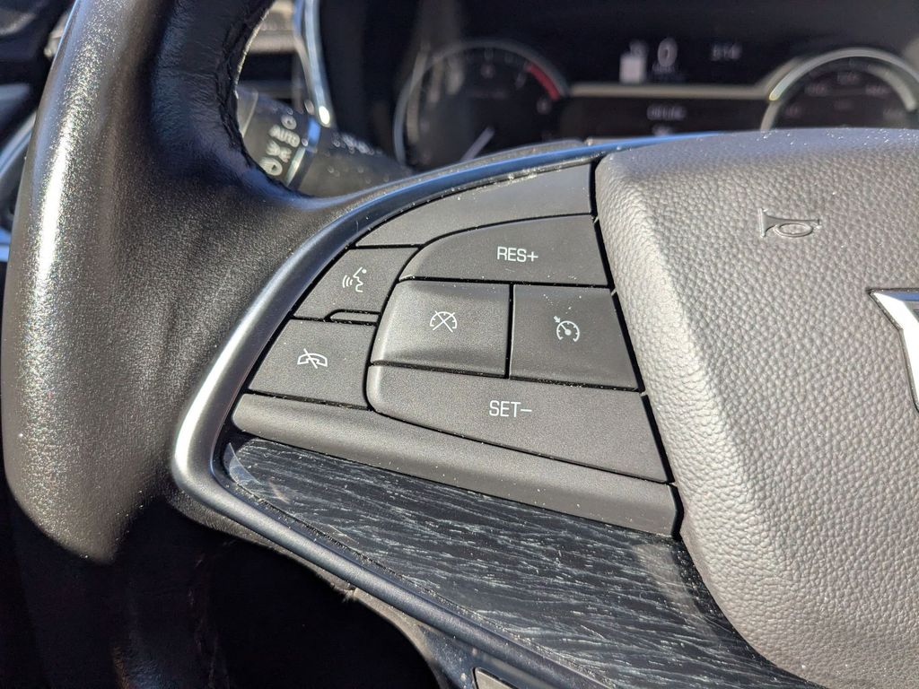 Thumbnail: 2024 Cadillac XT5 - 17