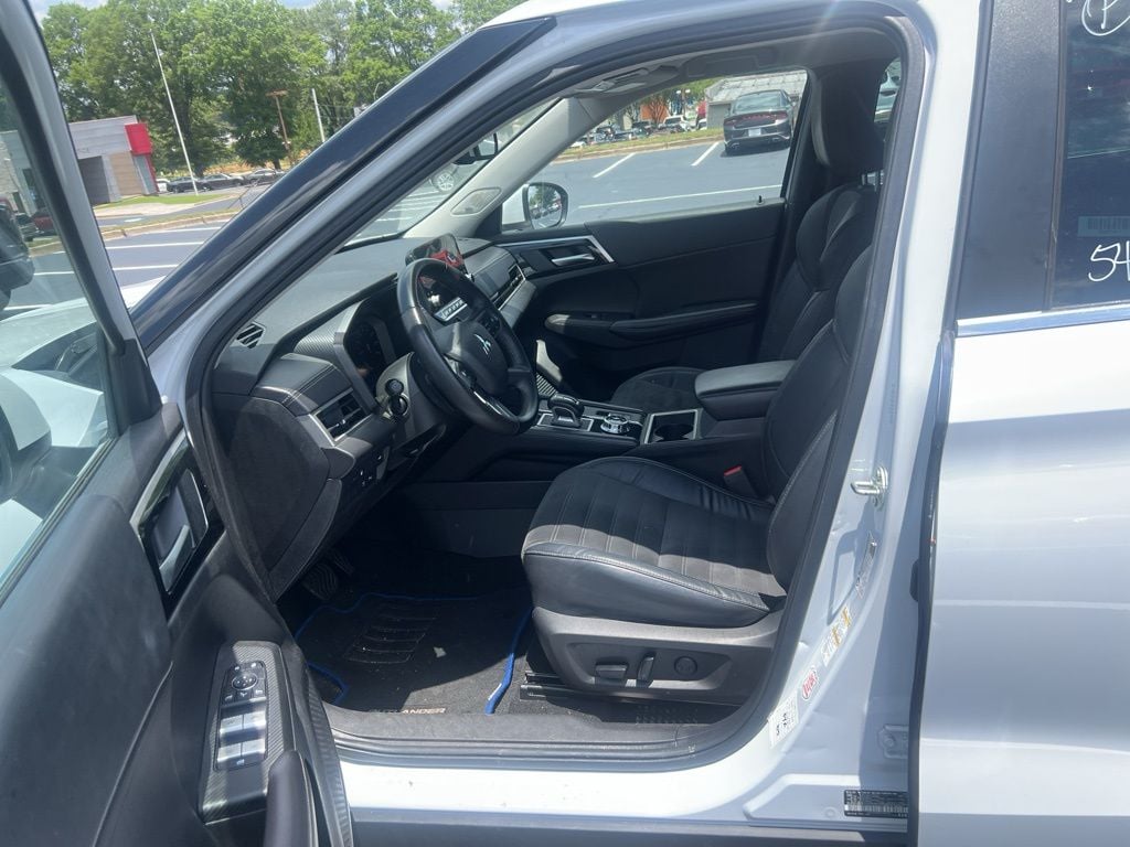 2023 Mitsubishi Outlander SE 10