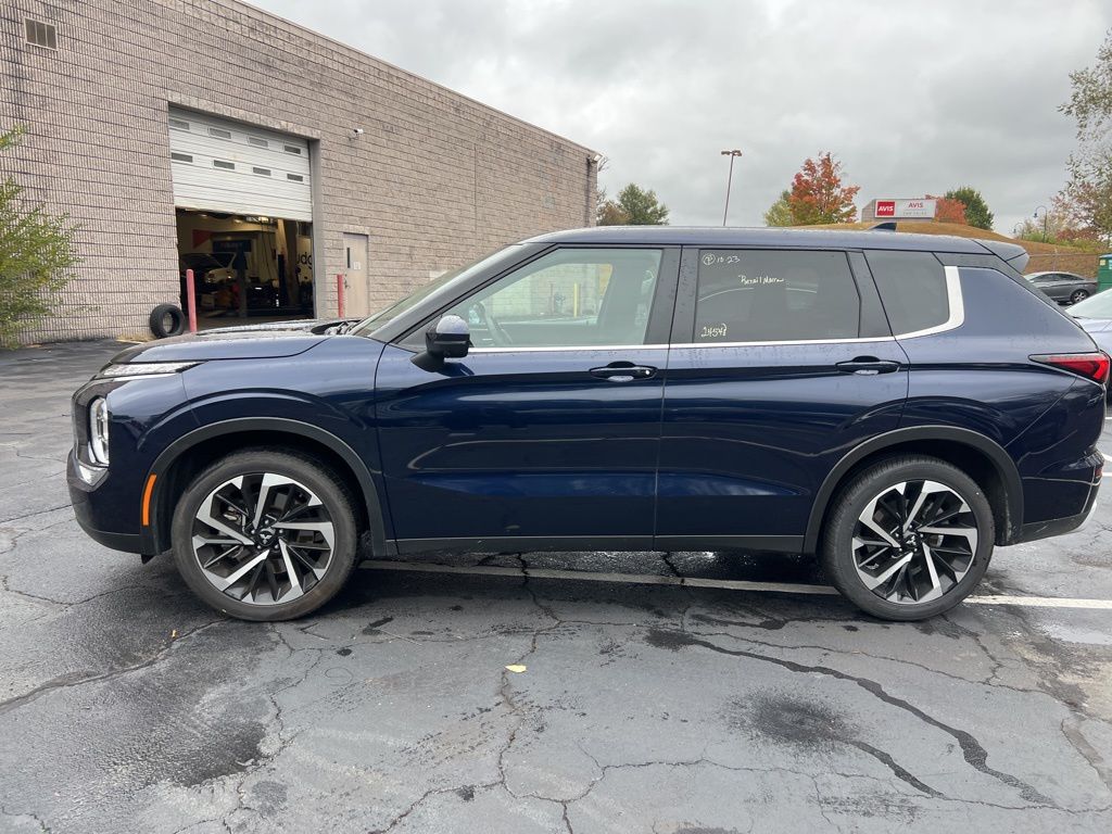 Thumbnail: 2024 Mitsubishi Outlander - 8