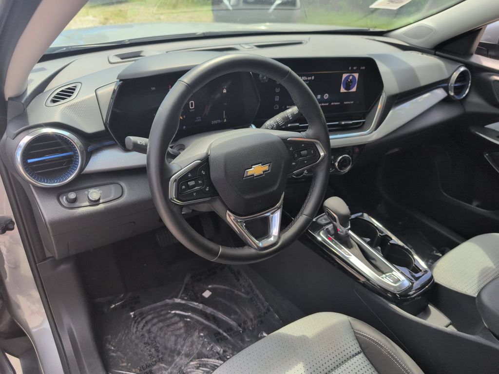 Thumbnail: 2025 Chevrolet Trax - 15