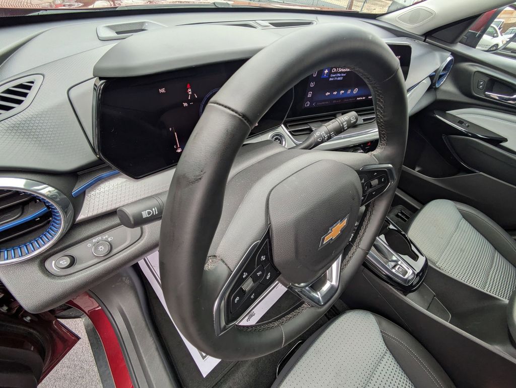 Thumbnail: 2025 Chevrolet Trax - 14