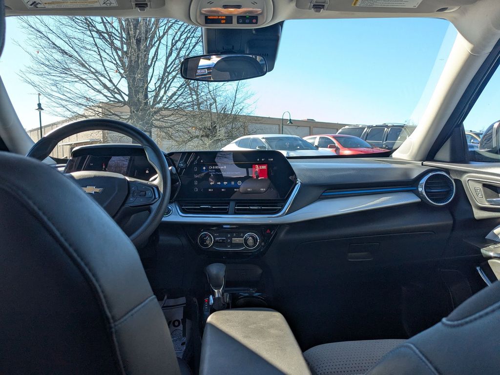 Thumbnail: 2024 Chevrolet Trax - 24