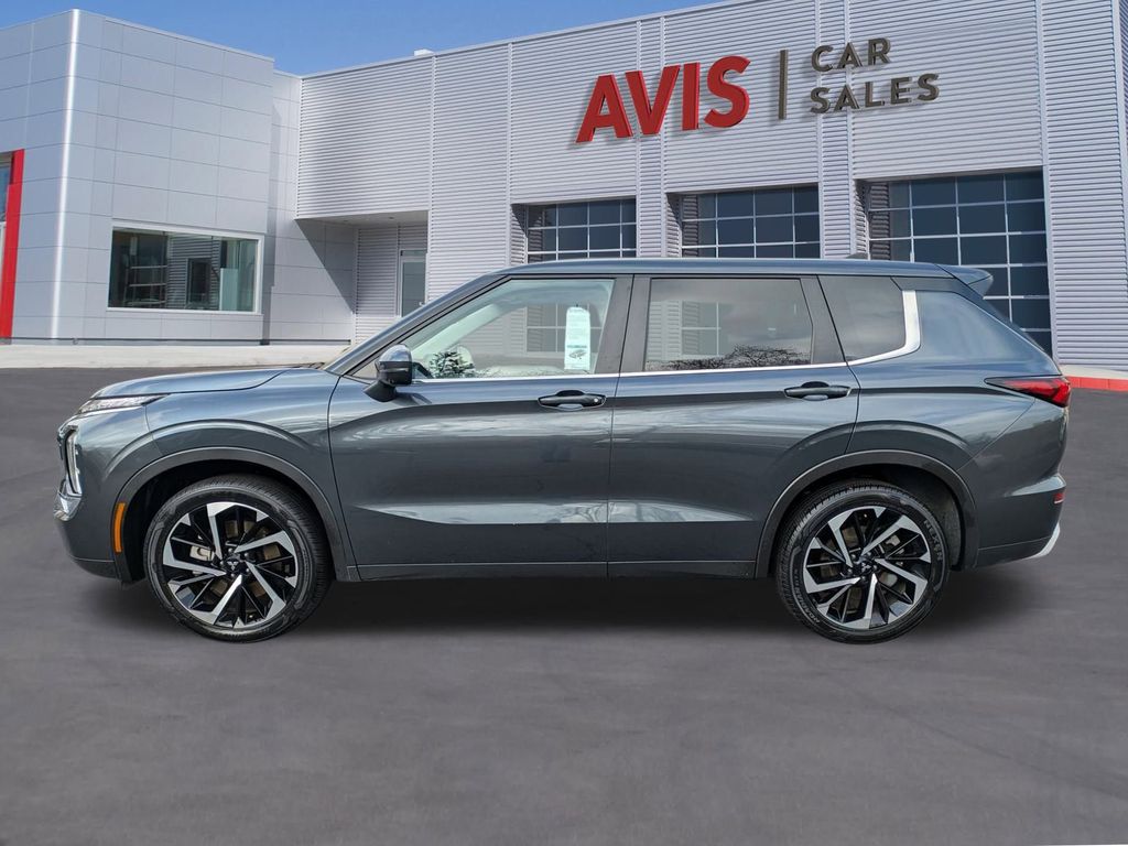 Thumbnail: 2024 Mitsubishi Outlander - 10