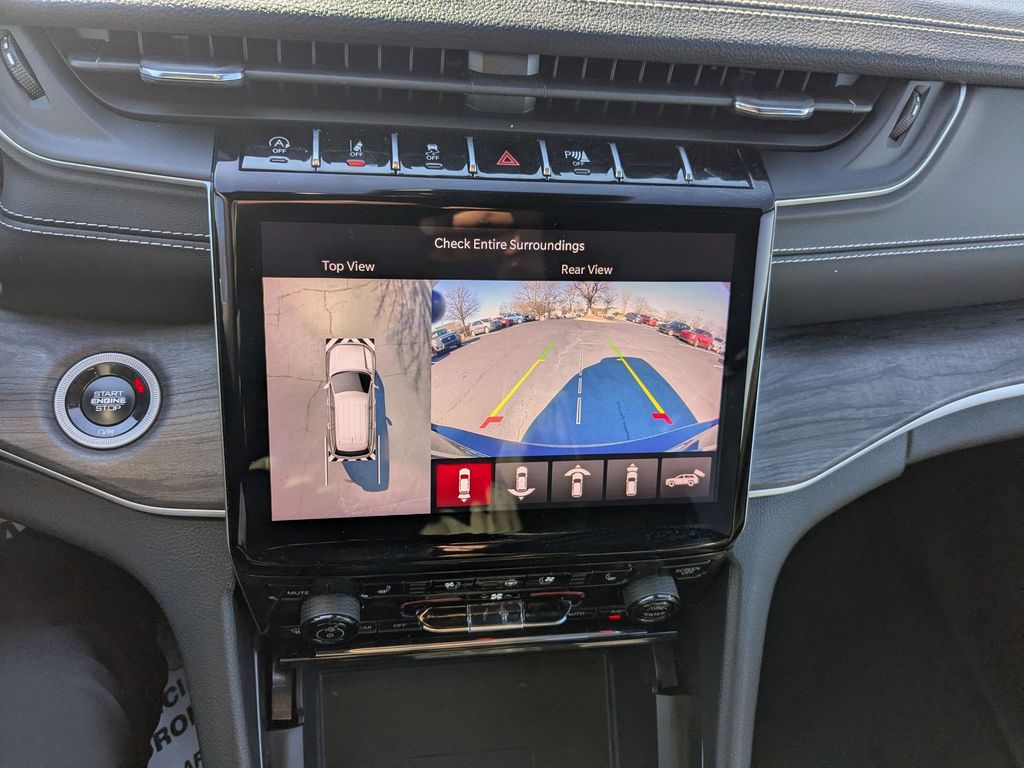 Thumbnail: 2024 Jeep Grand Cherokee L - 20