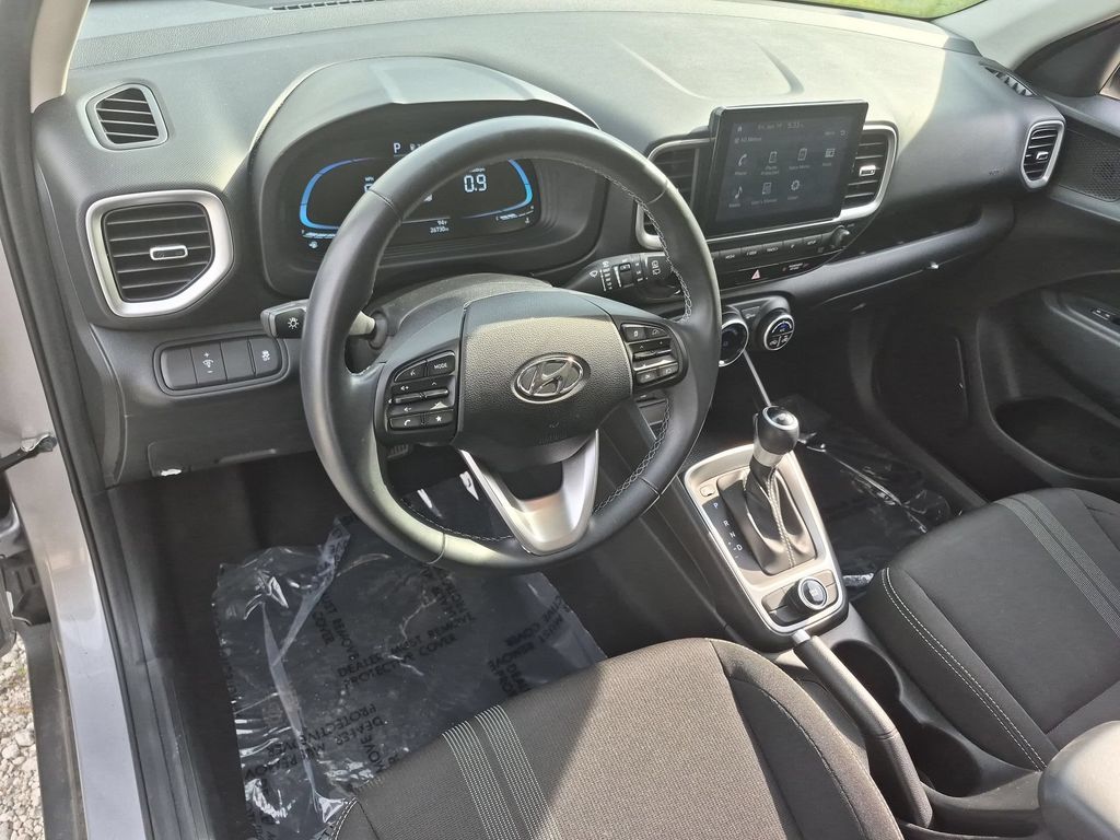 2025 Hyundai Venue SEL - Photo 15
