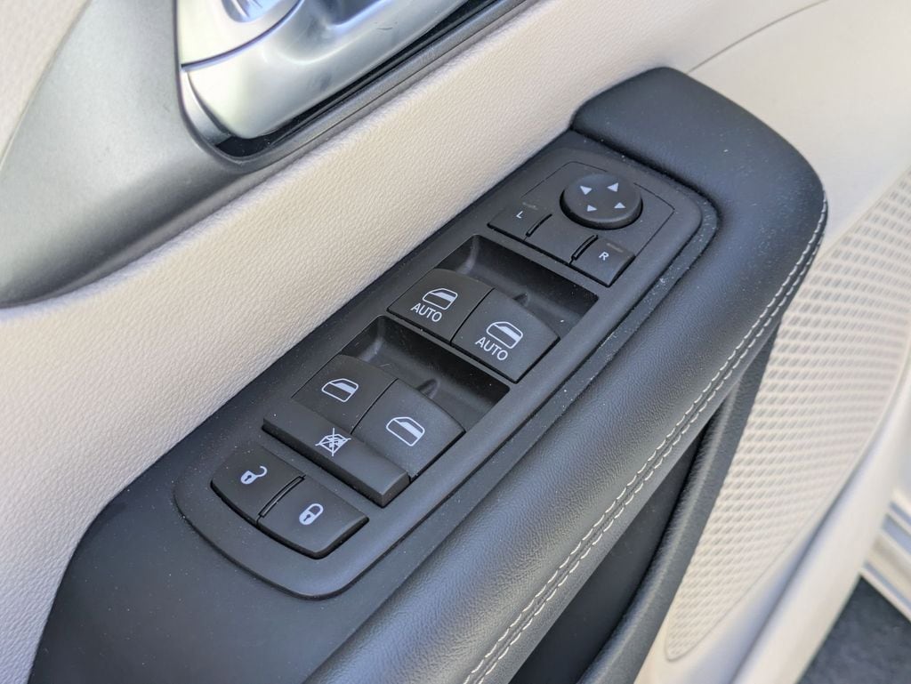 Thumbnail: 2024 Chrysler Pacifica - 13