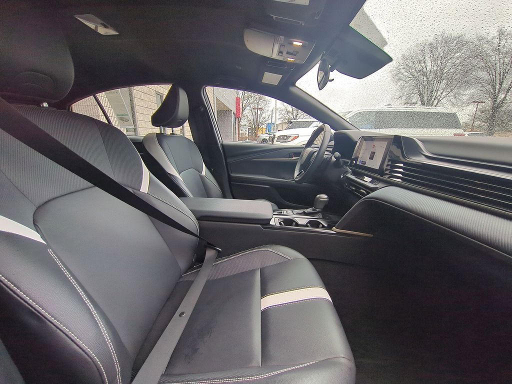 Thumbnail: 2025 Toyota Camry - 31