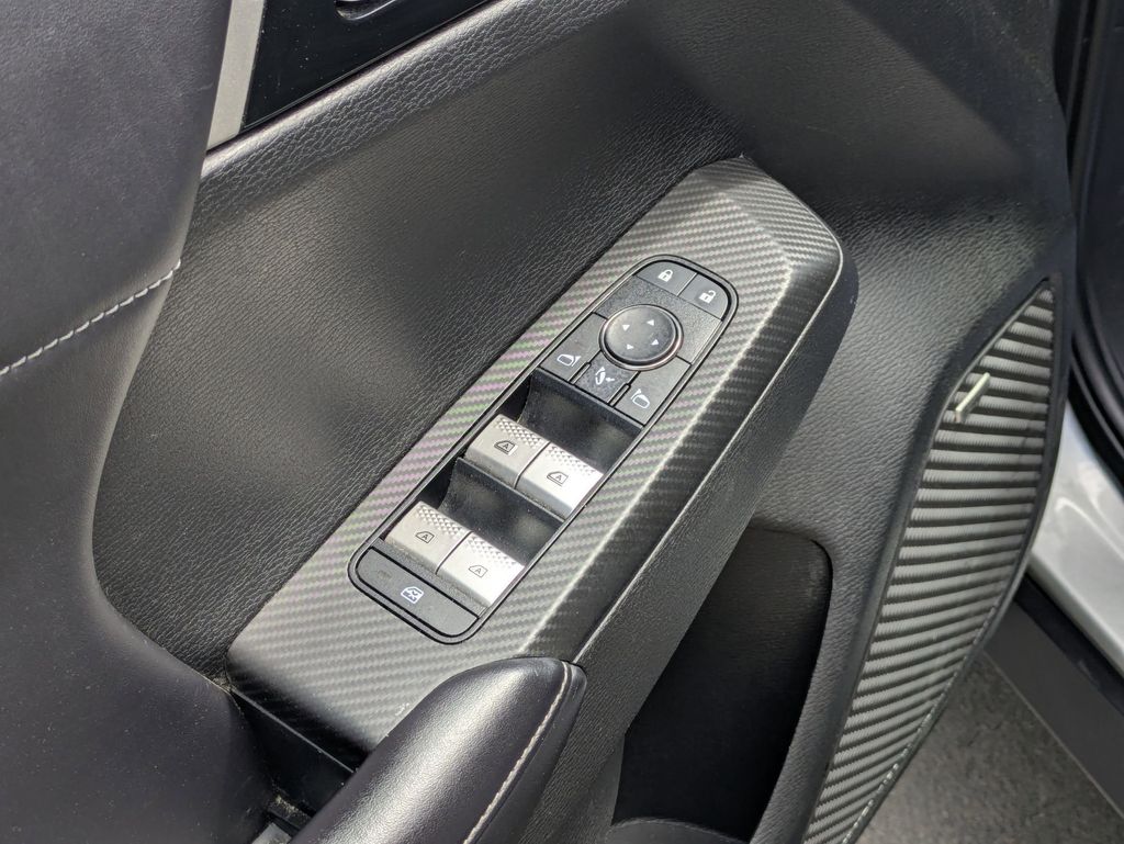 Thumbnail: 2025 Mitsubishi Outlander - 13