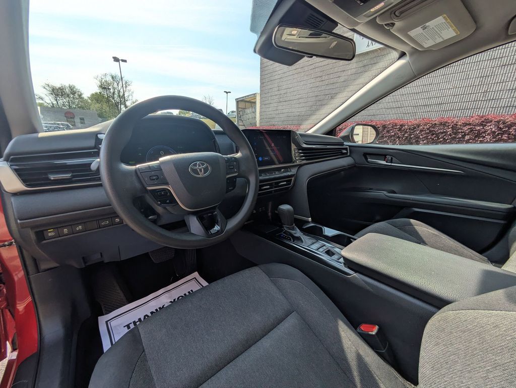 Thumbnail: 2025 Toyota Camry - 15