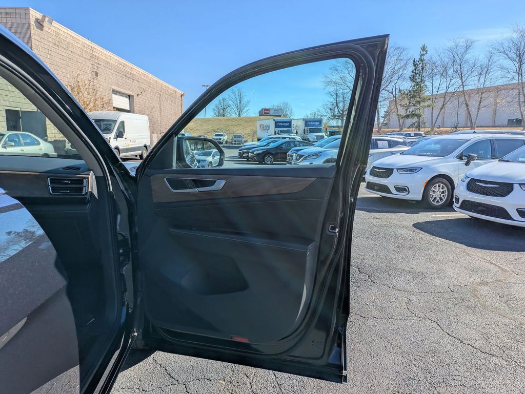 Thumbnail: 2025 Volkswagen Atlas - 30