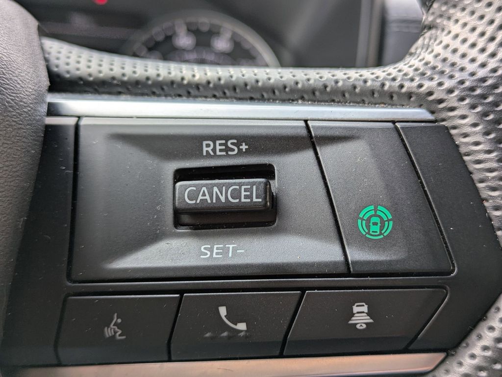 Thumbnail: 2024 Mitsubishi Outlander - 18