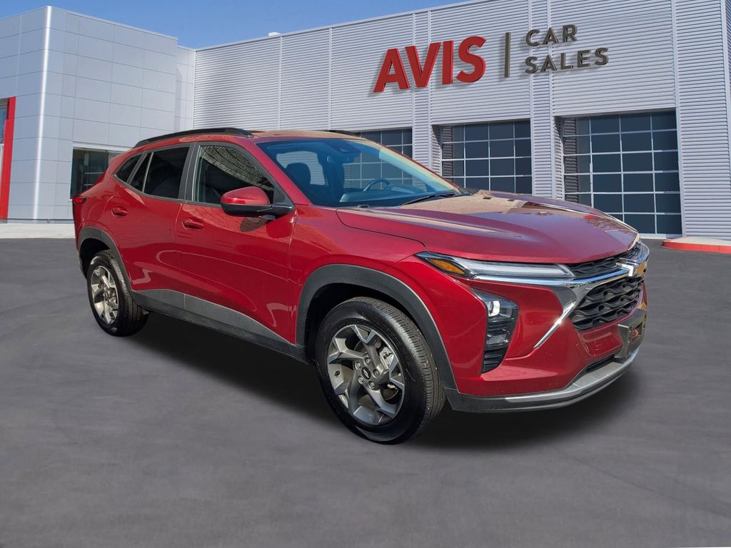 Thumbnail: 2025 Chevrolet Trax - 3