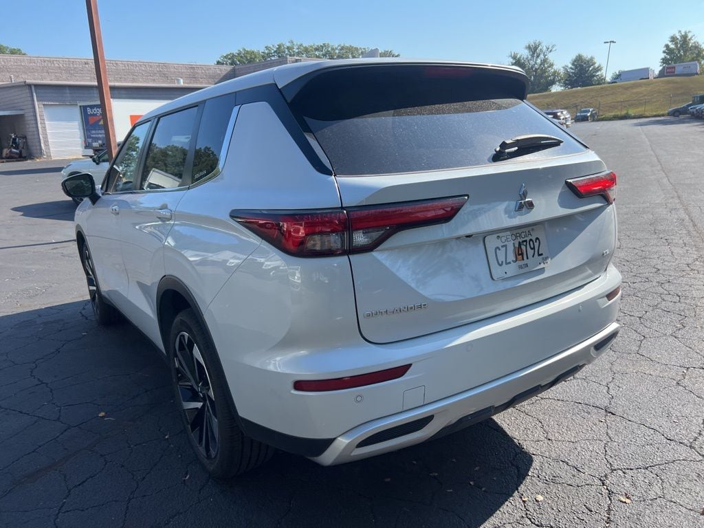 Thumbnail: 2024 Mitsubishi Outlander - 10