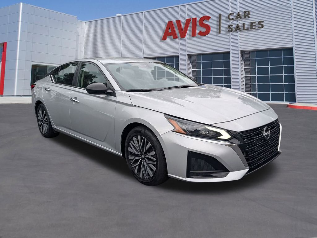 2024 Nissan Altima 2.5 SV photo 3
