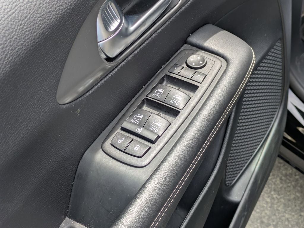 Thumbnail: 2025 Chrysler Pacifica - 13