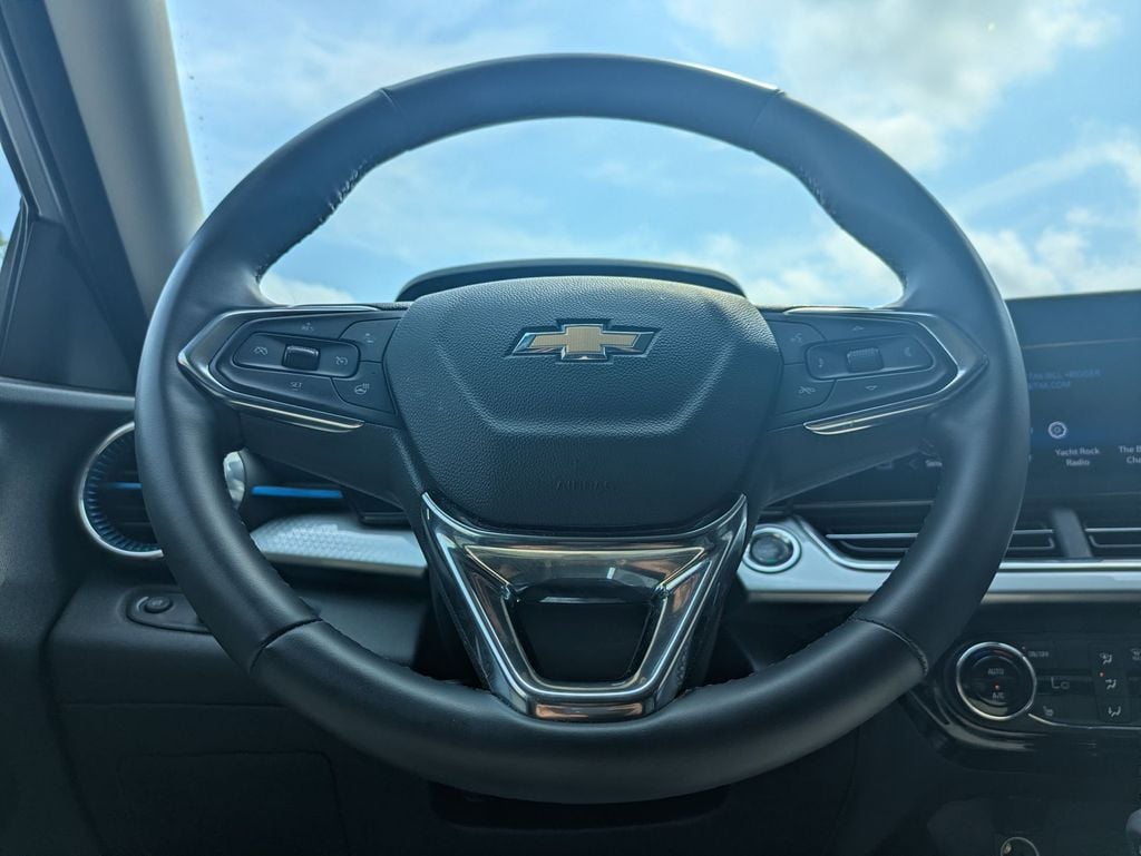 Thumbnail: 2025 Chevrolet Trax - 21