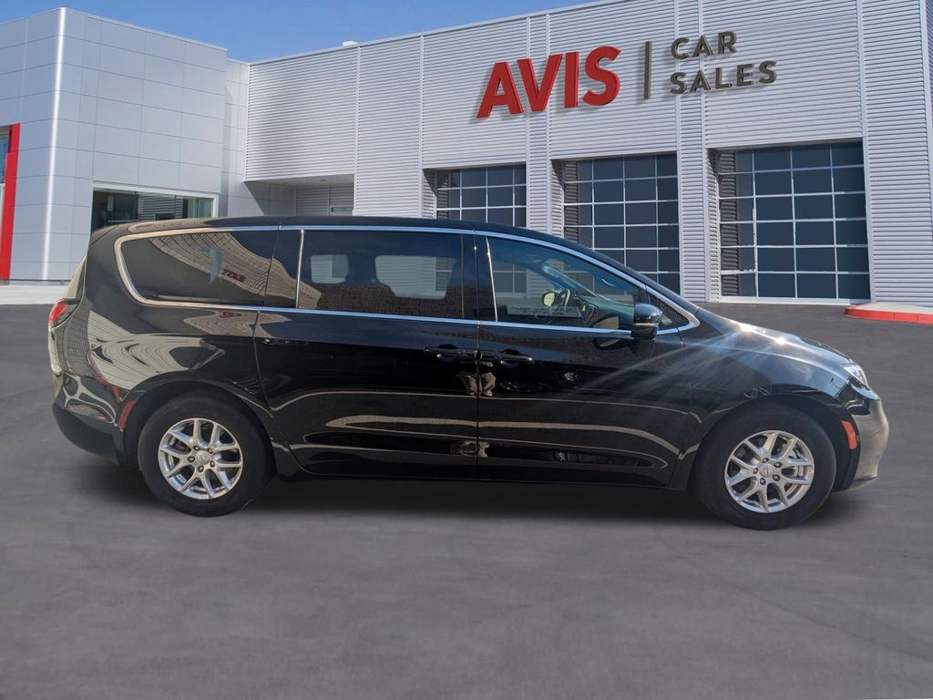 Thumbnail: 2025 Chrysler Pacifica - 5