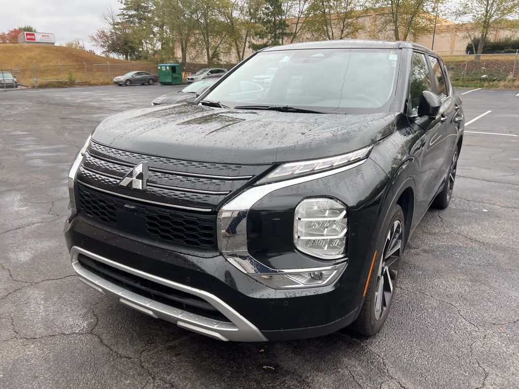 Thumbnail: 2024 Mitsubishi Outlander - 1