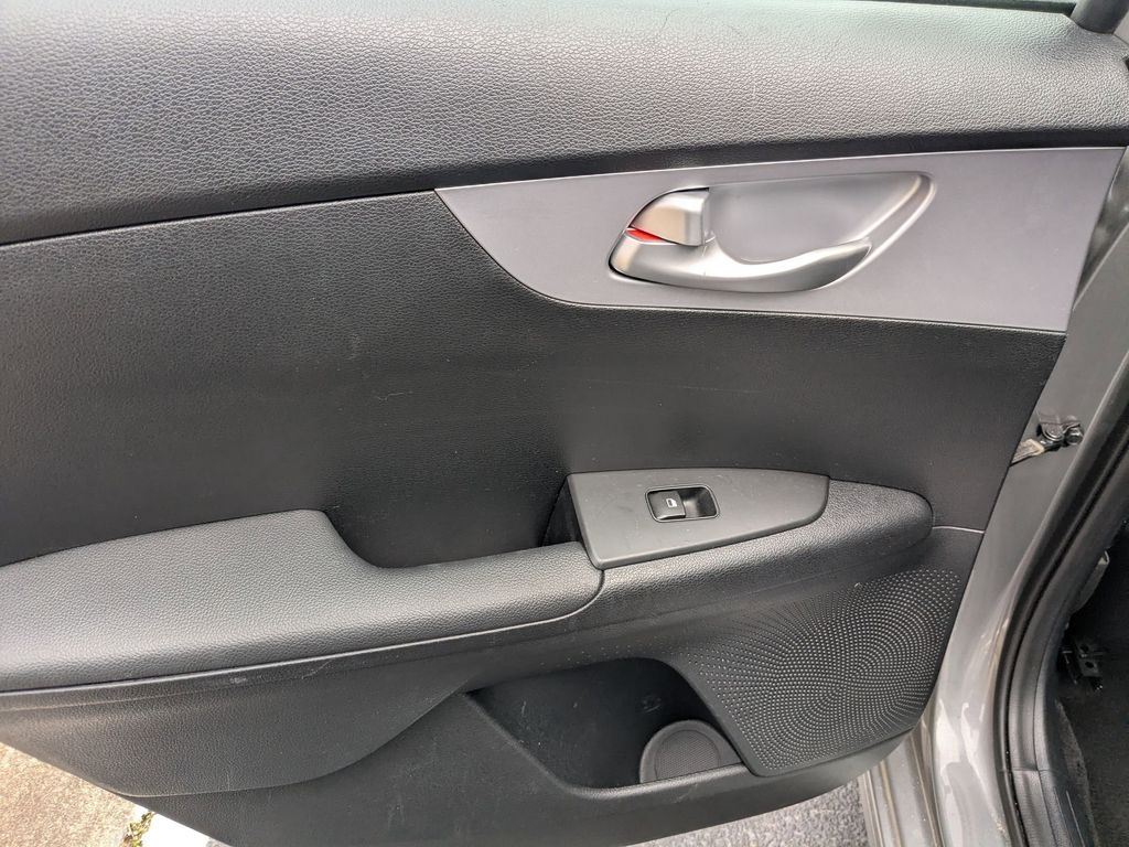 Thumbnail: 2024 Kia Forte - 25