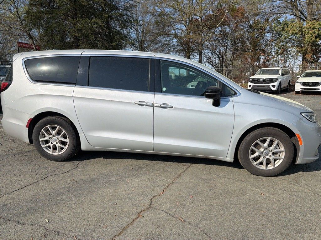 Thumbnail: 2024 Chrysler Pacifica - 4