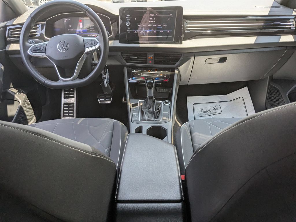 Thumbnail: 2025 Volkswagen Jetta - 25