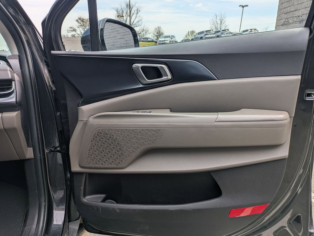 Thumbnail: 2025 Kia Carnival - 33