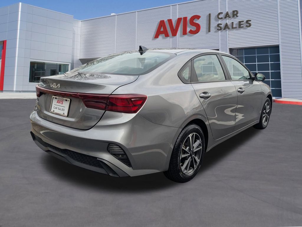 Thumbnail: 2024 Kia Forte - 6