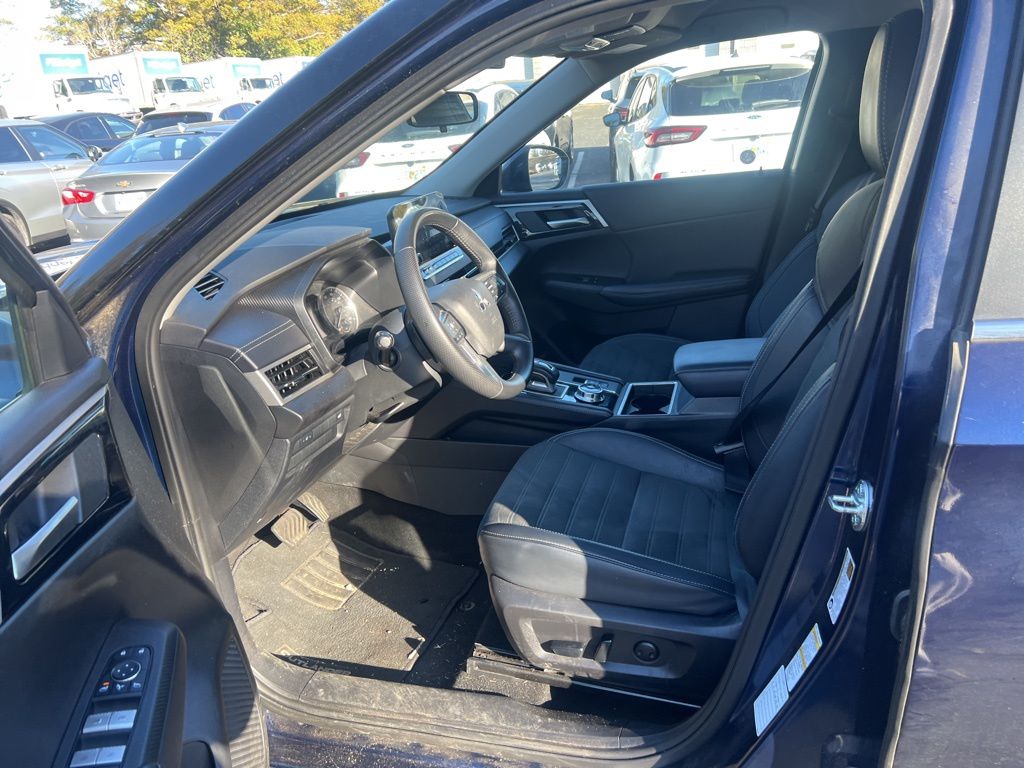 Thumbnail: 2024 Mitsubishi Outlander - 6