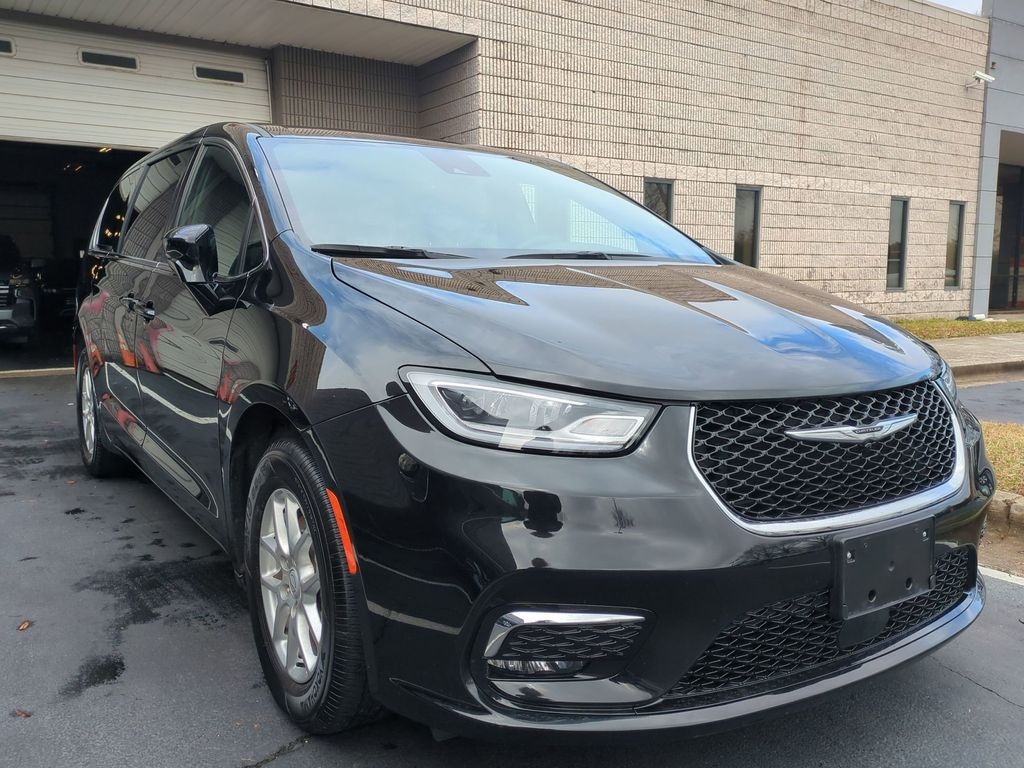 Certified 2025 Chrysler Pacifica Select Van Passenger Van