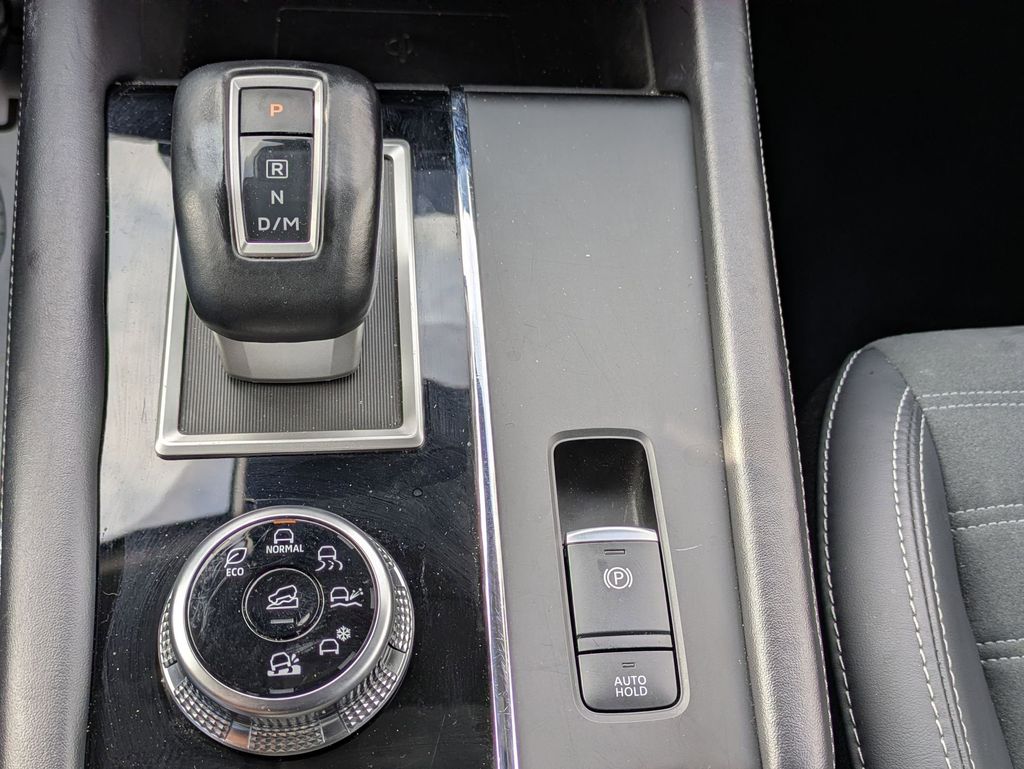 Thumbnail: 2024 Mitsubishi Outlander - 19