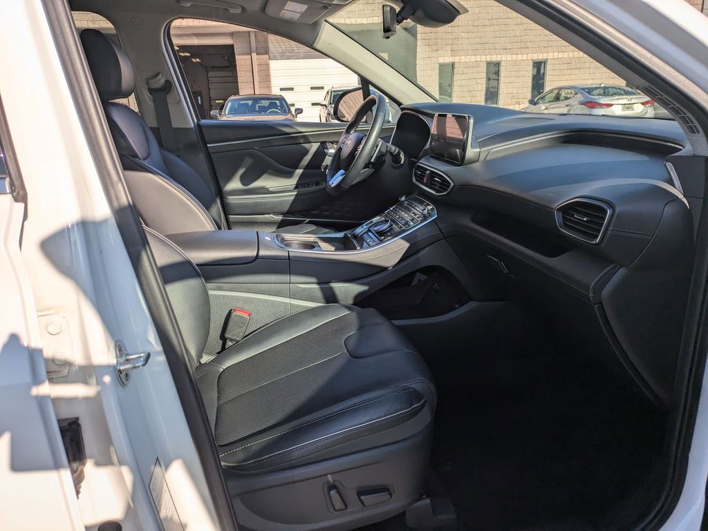 2023 Hyundai Santa Fe Limited 32