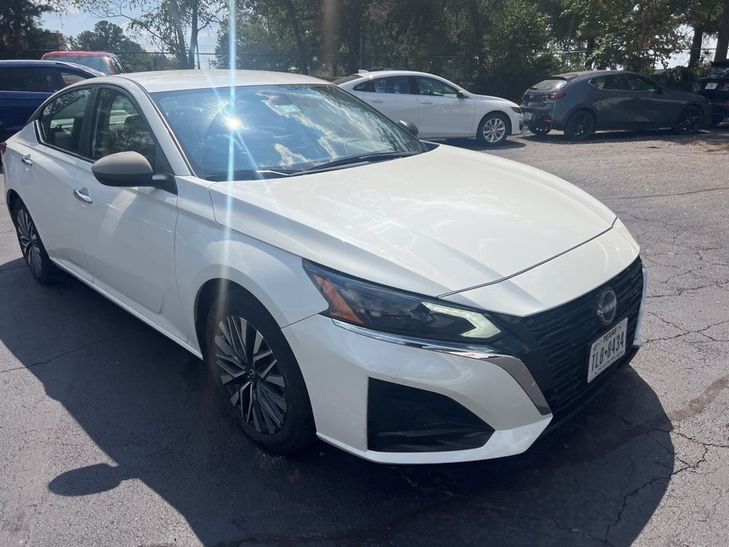 2024 Nissan Altima 2.5 SV photo 3