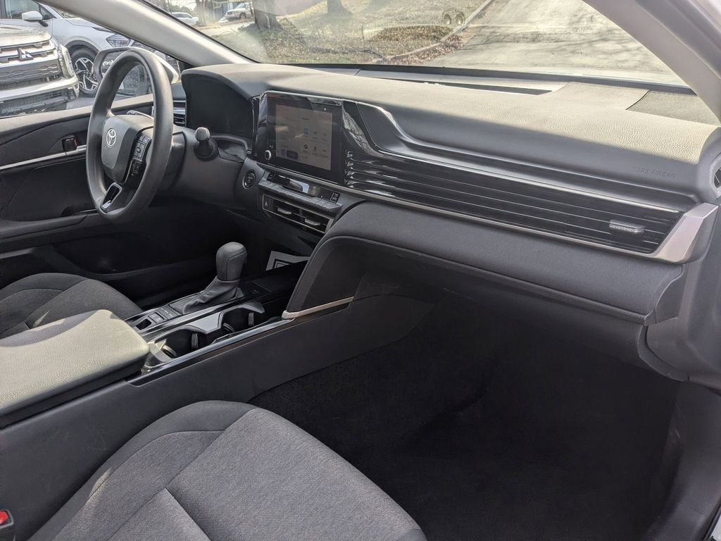 Thumbnail: 2025 Toyota Camry - 32