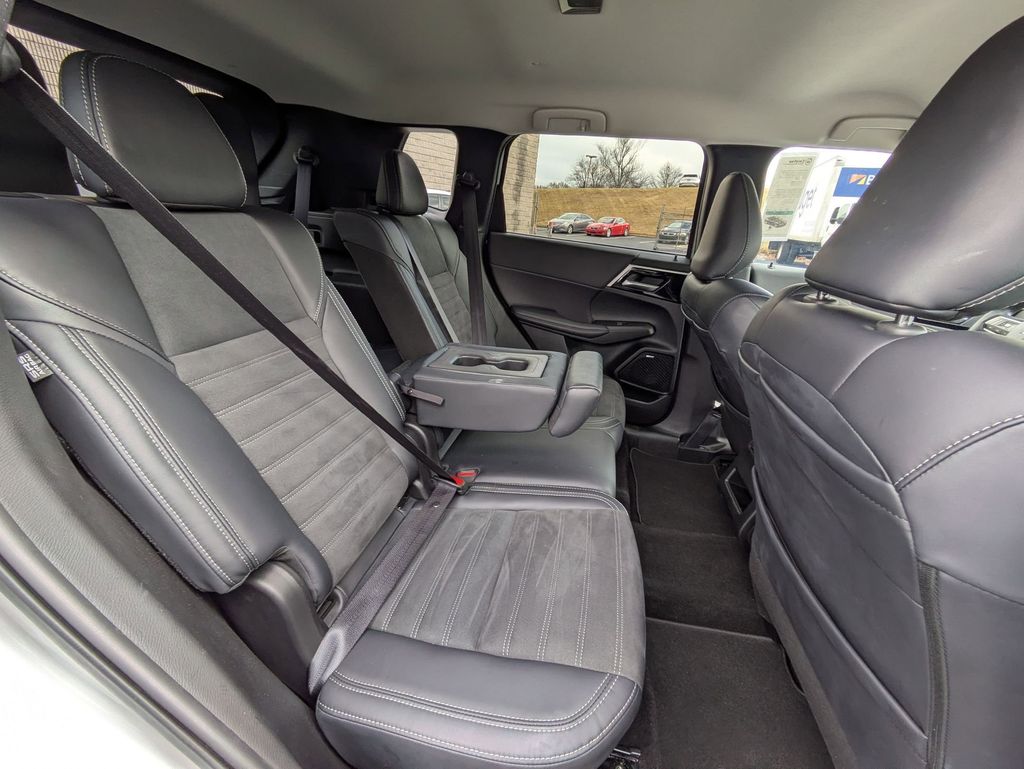 Thumbnail: 2025 Mitsubishi Outlander - 28