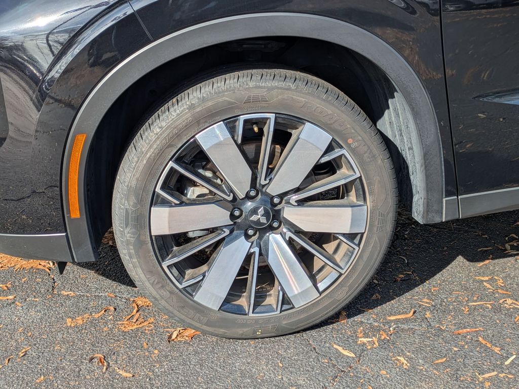 Thumbnail: 2025 Mitsubishi Outlander - 32