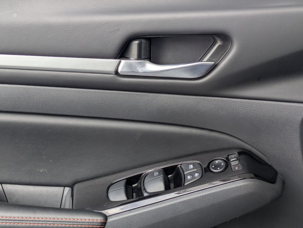 2025 Nissan Altima SR - Photo 13
