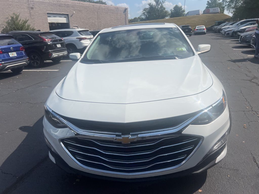 2024 Chevrolet Malibu 1LT photo 2