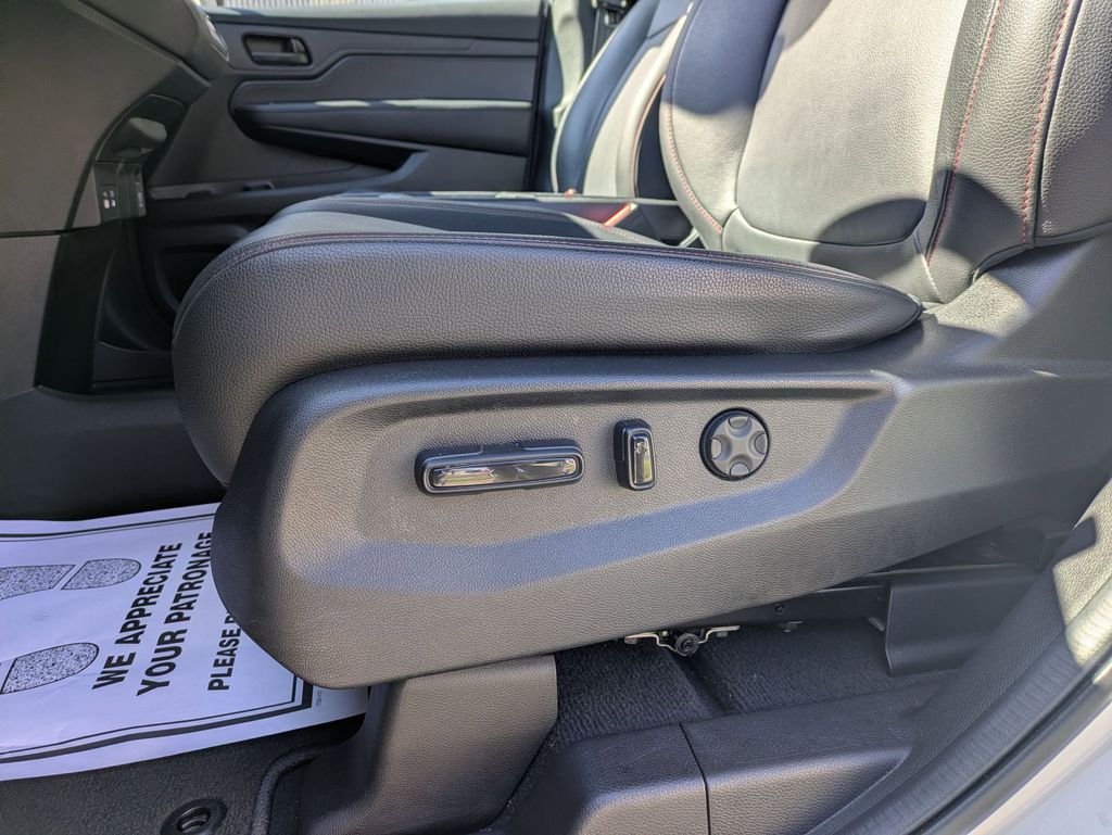 Thumbnail: 2025 Honda Odyssey - 14