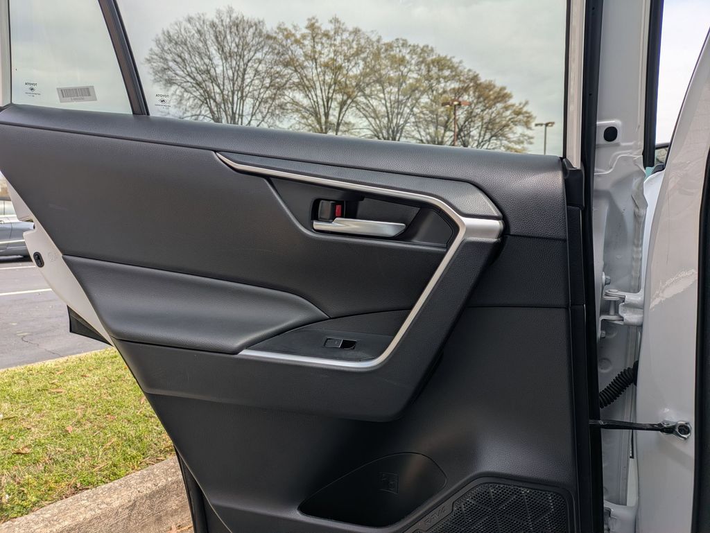 Thumbnail: 2025 Toyota RAV4 - 27